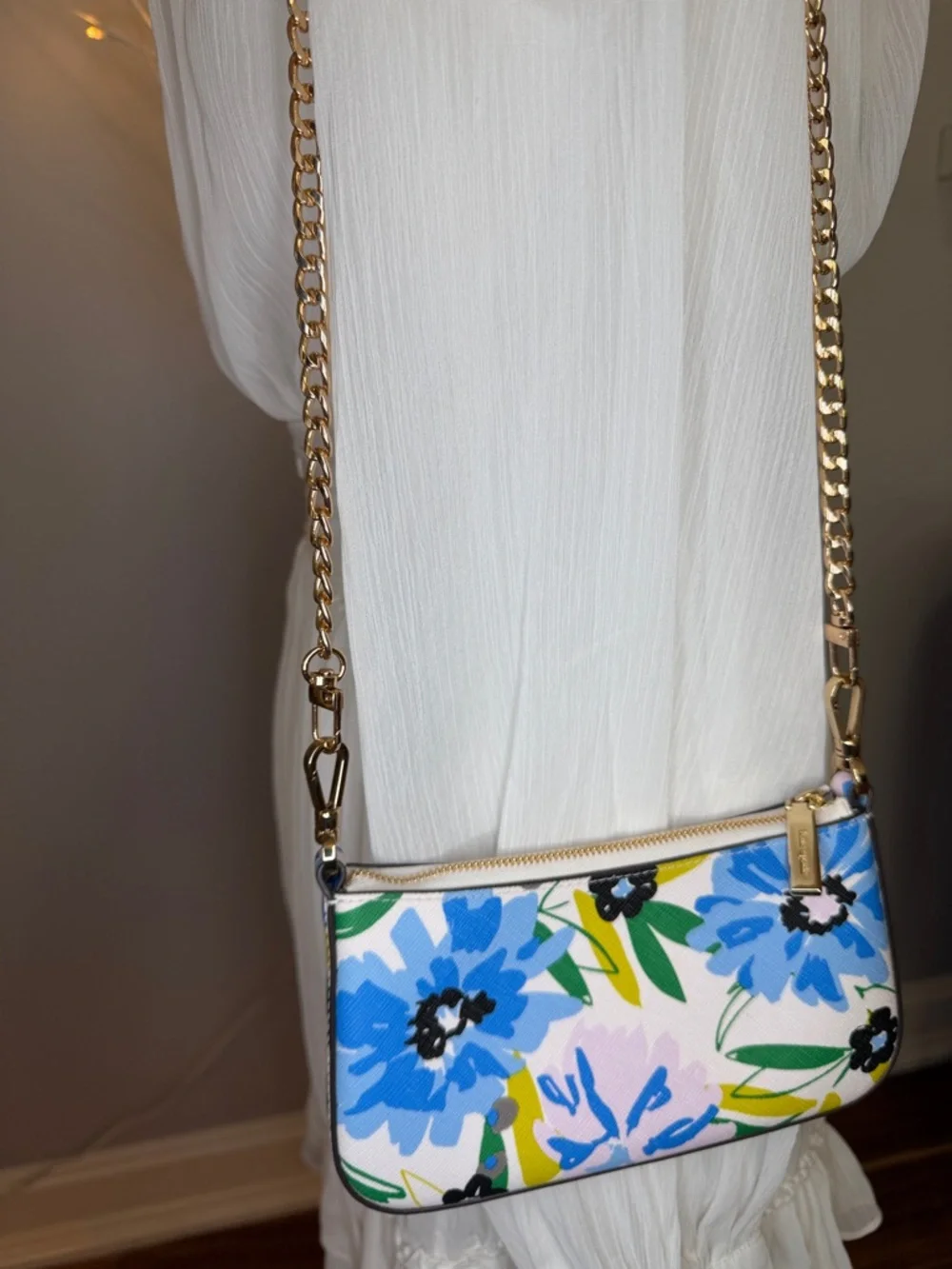 Kate spade nwt small crossbody bag. size 8 x 4 1/2 appx. very chic.! - Picture 6 of 8